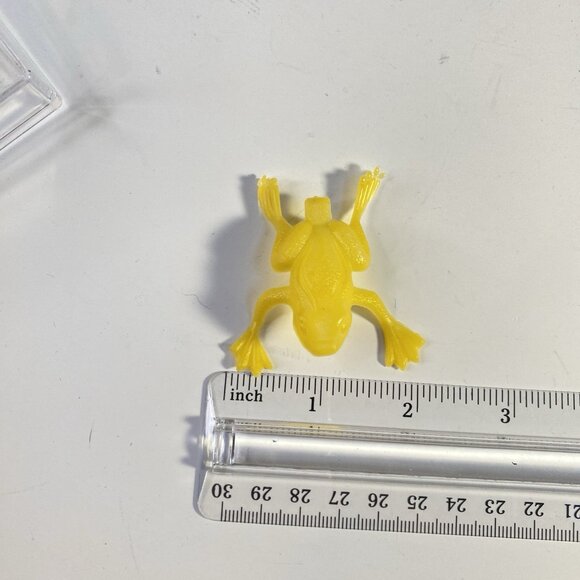 Vintage Hong Kong Plastic Toy Frogs Yellow and Blue 1970s - Picture 3 of 7